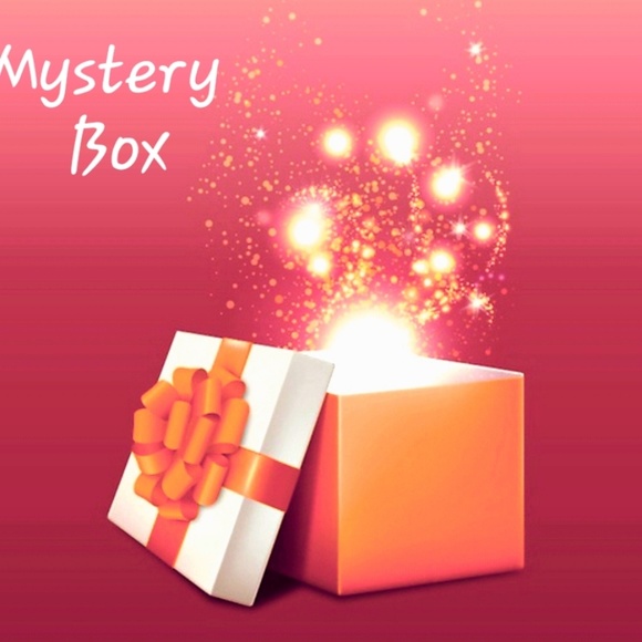 New Vintage Not so Mystery Box Reseller Wholesale Lot Designer Brands Tops Skirt - Picture 2 of 10